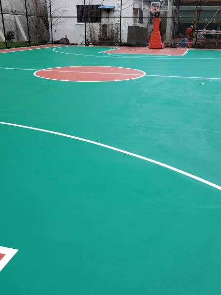 揭东 球场长期使用易出现地面开裂